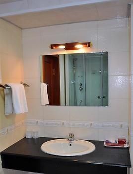 Dongfang Hotel Харбин Экстерьер фото