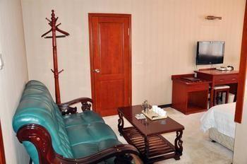 Dongfang Hotel Харбин Экстерьер фото